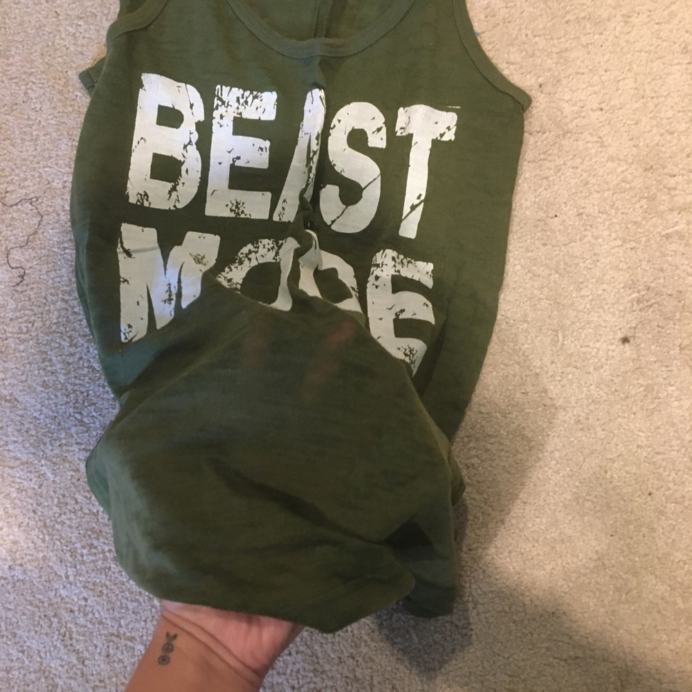 Work Out Tank - Picture 2 of 3